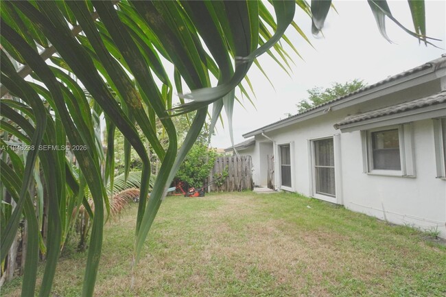 Building Photo - 518 NE 48th St