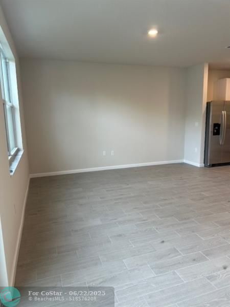 Building Photo - 5700 SE Edgewater Cir