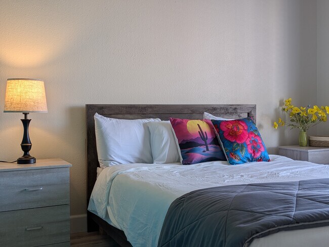 Building Photo - Cornell