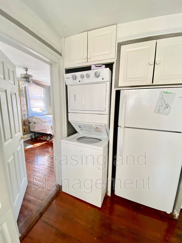 Building Photo - 75 Pitt St