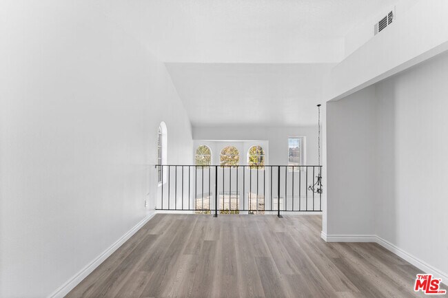 Building Photo - 37105 Zinnia St