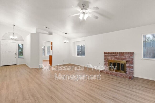 Building Photo - 165 Henry Ct