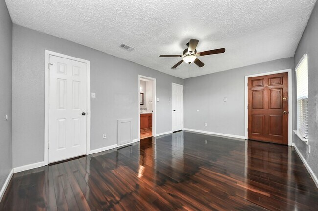 Building Photo - 9211 Autumn Harvest Dr