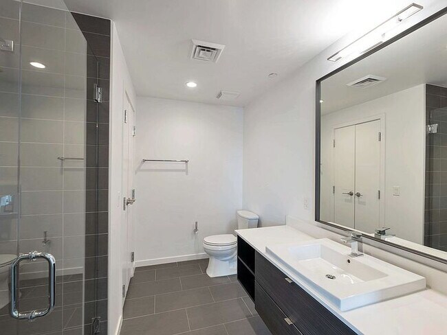 Building Photo - "Spacious 2-Bed, 2-Bath Gem in the Heart of Phoenix - 1188 Sq Ft of Modern Living!"