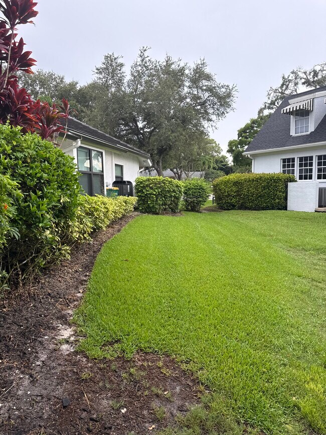 Building Photo - 6628 New Haven Cir