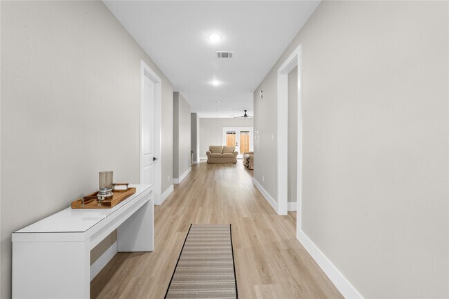 Building Photo - 2614 Piemonte Ave