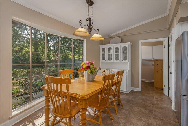 Building Photo - Available Now in Beautiful Southern Hills!