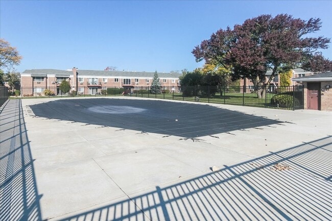 Building Photo - 10373 Dearlove Rd