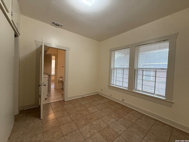 Building Photo - 901 Ripley Ave