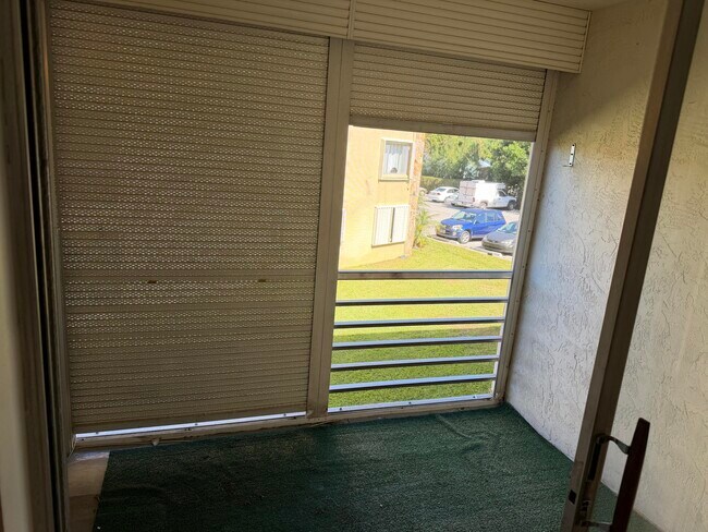 Building Photo - 600 Village Green Ct