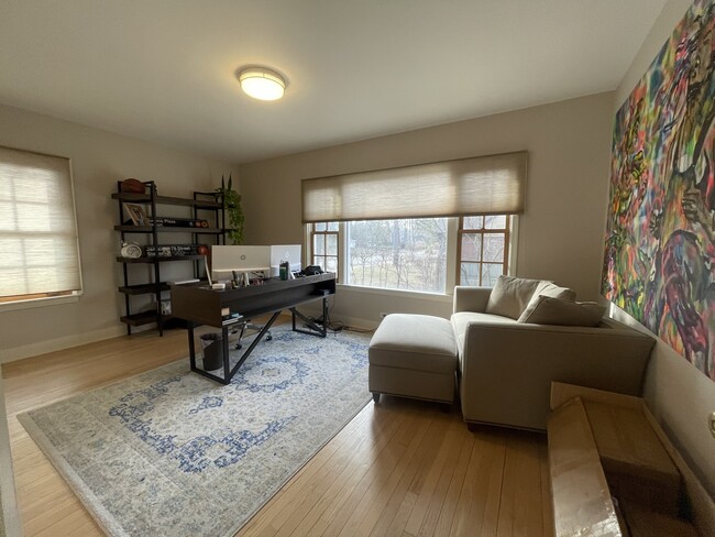 Building Photo - 844 Juniper Rd