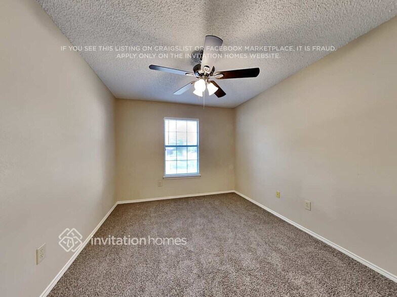 Building Photo - 924 Teakwood Ln