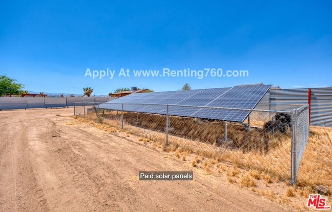 Building Photo - Updated 3 Bed 2 Bath Home on 2.5 Fenced In Acres with paid SOLAR PANELS!!