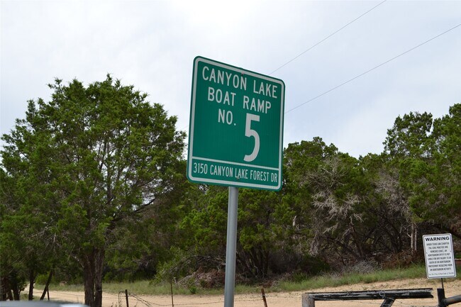 Building Photo - 729 Canyon Bend