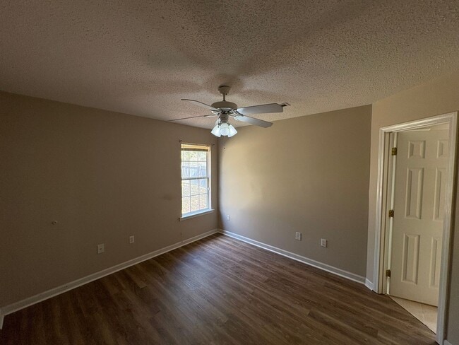 Building Photo - For Rent