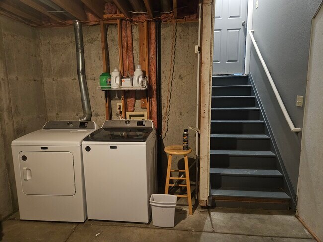 Washer/Dryer in Basement - 6265 Nassau Ct