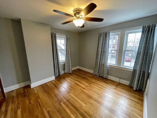 Building Photo - 3 bed 1 bath - Westview, great area, washe...
