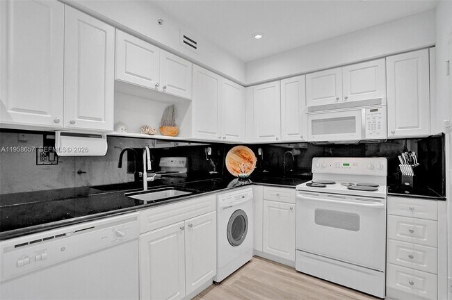 Building Photo - 2501 S Ocean Dr