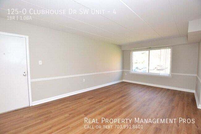 Building Photo - 125-O Clubhouse Dr SW Unit-4
