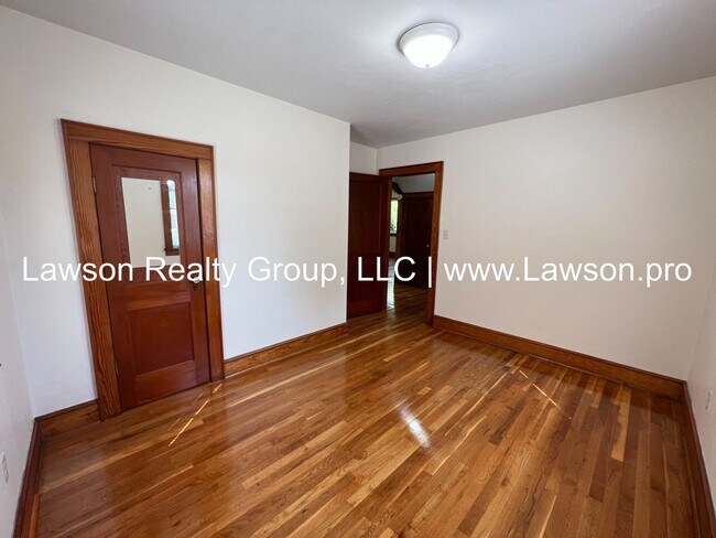 Building Photo - Quaint Two Bedroom Home By Christmas Tree Farm