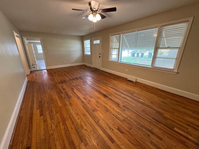 Building Photo - 3/1 House in West Rome with bonus room- $1...