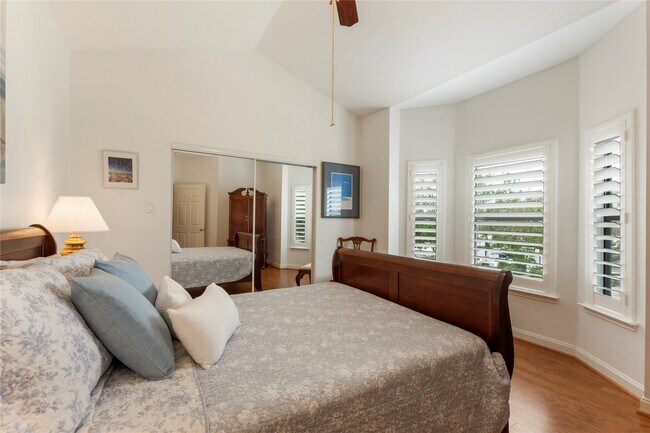 Building Photo - 457 Mariners Dr