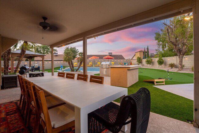 Building Photo - 7804 W Pershing Ave