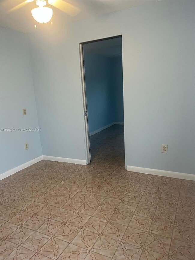 Building Photo - 671 E 12th Pl