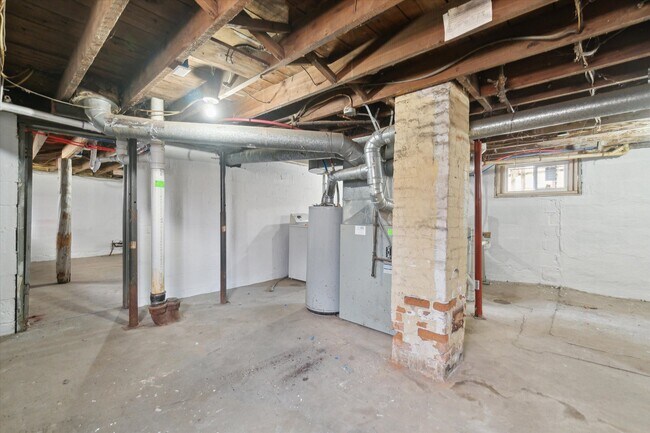 Building Photo - 1809 Maplewood Ave