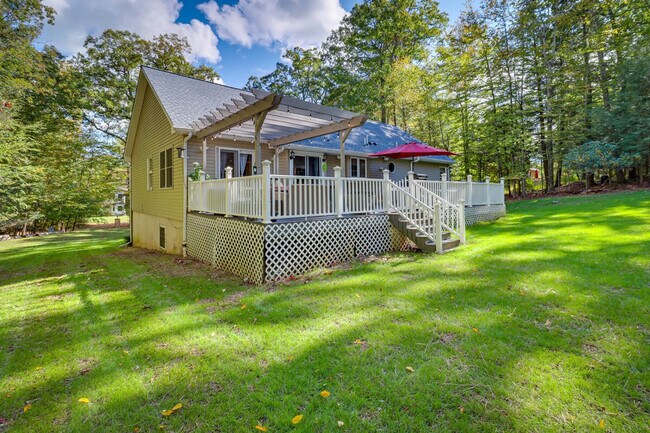 Building Photo - 1530 Wooded Acres Dr