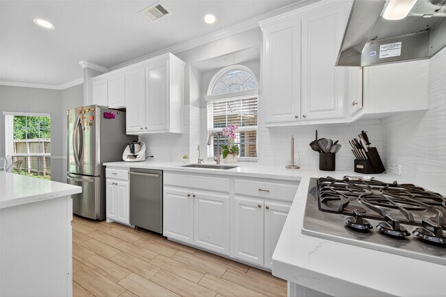 Building Photo - 25214 Evergreen Bend Dr