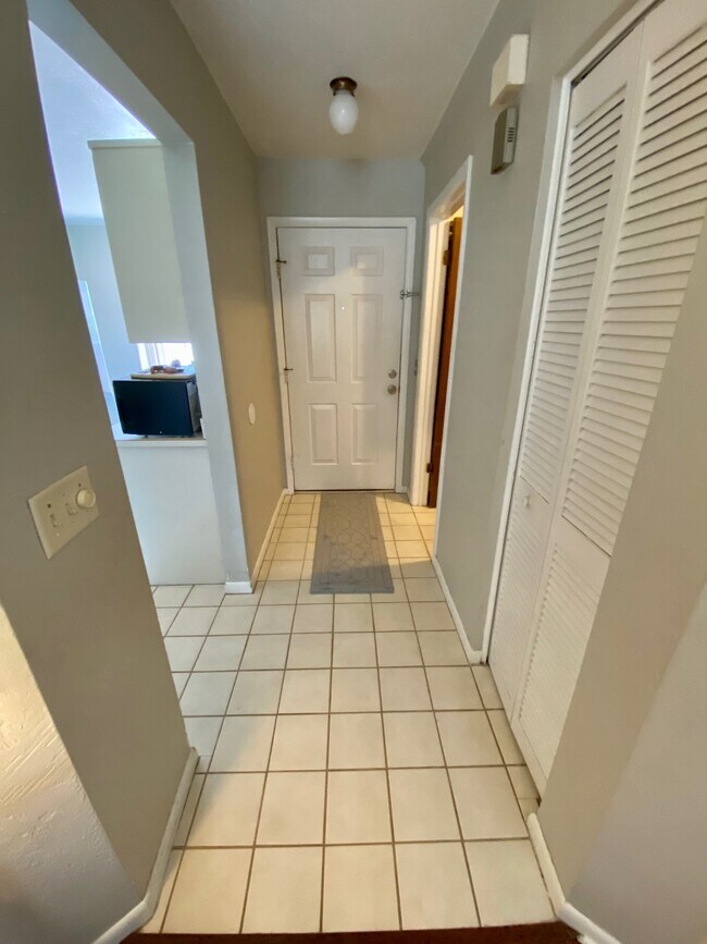 Building Photo - 251 Orange Grove Dr