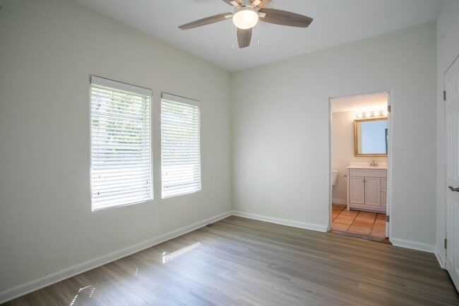 Building Photo - 1716 Mercer Ave