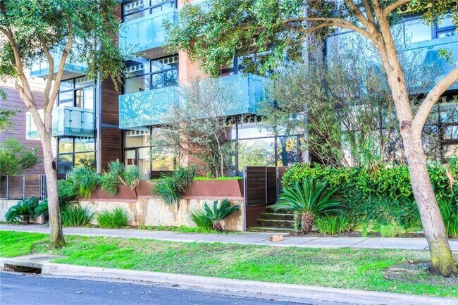 Building Photo - 1401 Eva St