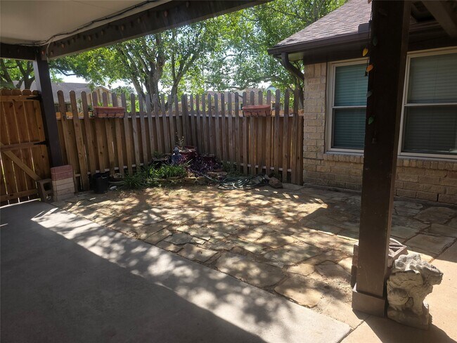 Building Photo - 9802 Sagepike Dr