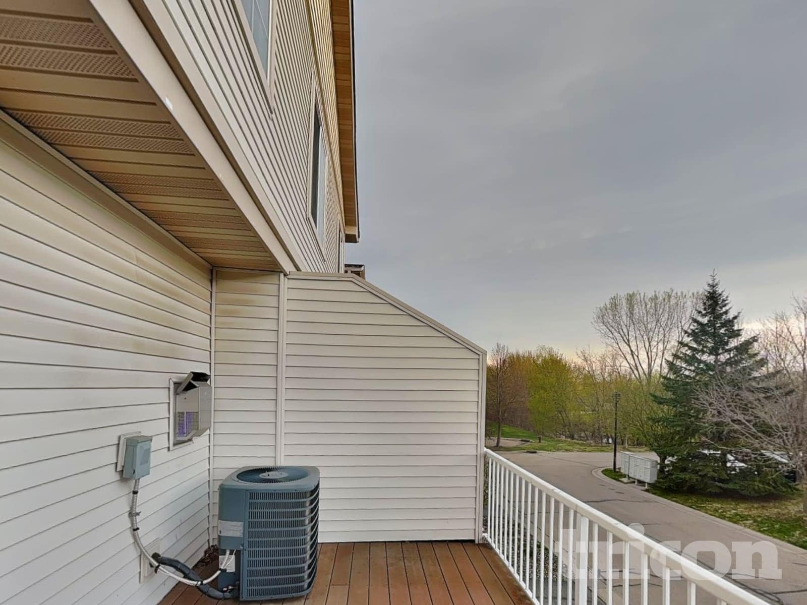 Building Photo - 7010 S Park Dr