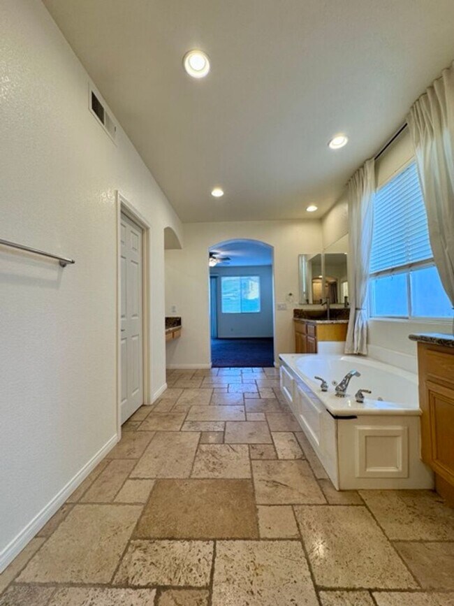 Building Photo - FOR LEASE: Stunning expansive 3 Bedroom Re...