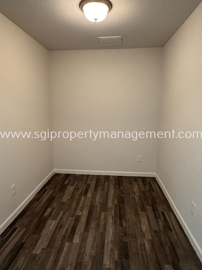 Building Photo - 2373 Oakmont Ln