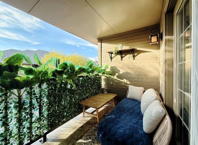 Building Photo - 6162 N Brookline Ave