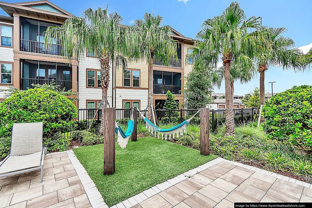 Building Photo - 2423 Areca Palm Dr