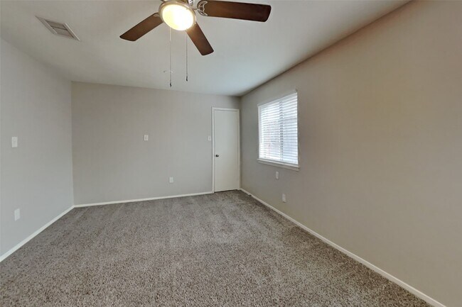 Building Photo - 22702 Market Square Ln