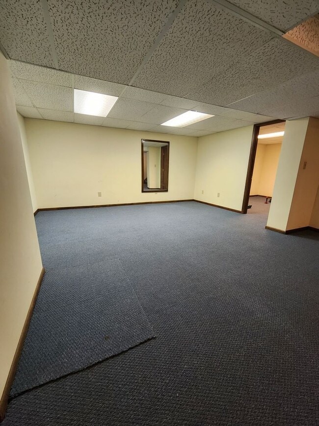 Building Photo - Spacious 3 Bedroom 3 Bathroom Home For Ren...