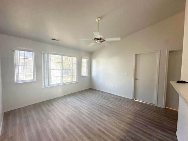 Building Photo - Bright and Beautiful upstairs apartment!