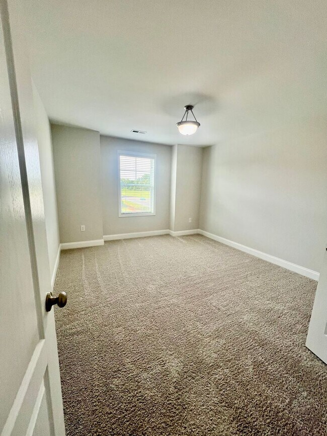Building Photo - Stunning 4BR 3BA Home in Colfax