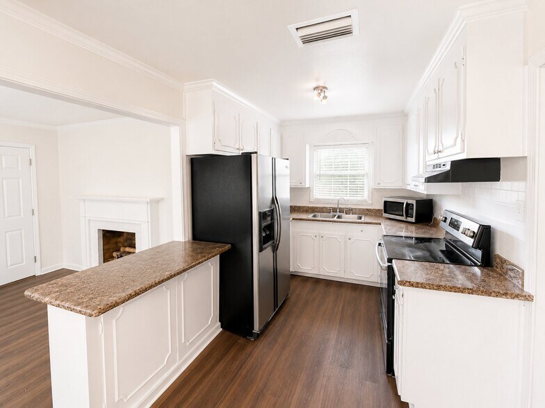 Building Photo - 213 Oak Park Dr