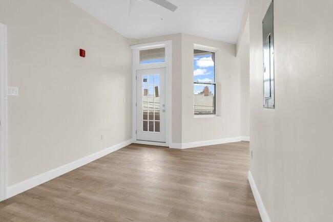 Building Photo - 18 N Main St