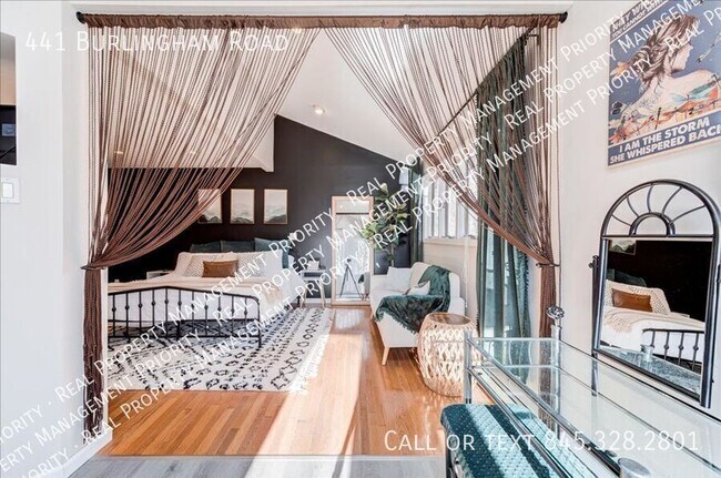 Building Photo - 441 Burlingham Rd