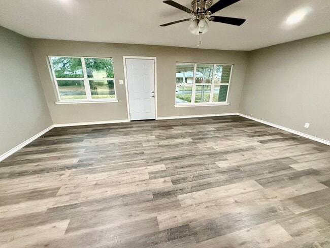 Building Photo - NOW AVAILABLE- 4/2 Completely Remodeled- Never Rented!