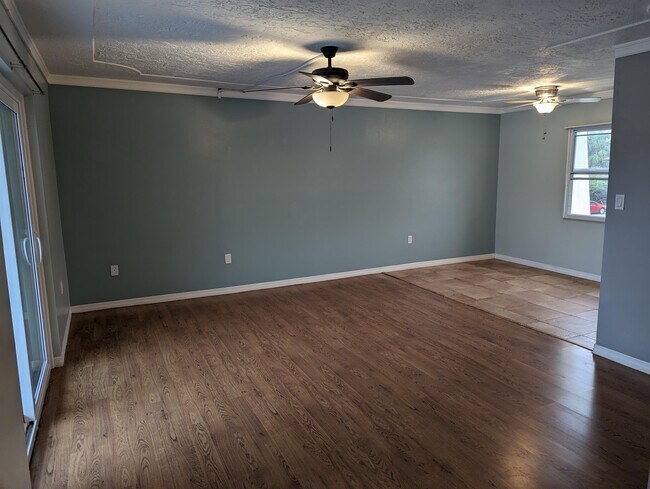 Building Photo - 3135 Shady Dell Ln