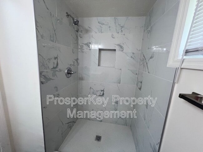 Building Photo - 3465 Melrose Dr